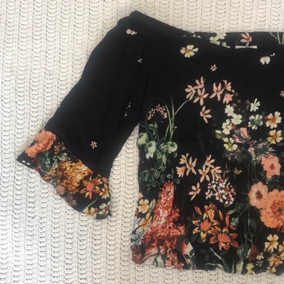 Off the shoulder floral long sleeve - Picture 2 of 3